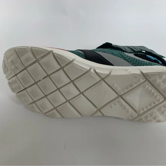 Unisex mid sneaker in emerald/black. Brand Valentino. Size 40 fits an 8.5. - Picture 4 of 7